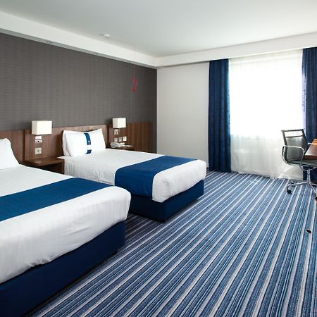 Holiday Inn Express Cambridge Duxford M11 Jct 10 By Ihg Dış mekan fotoğraf