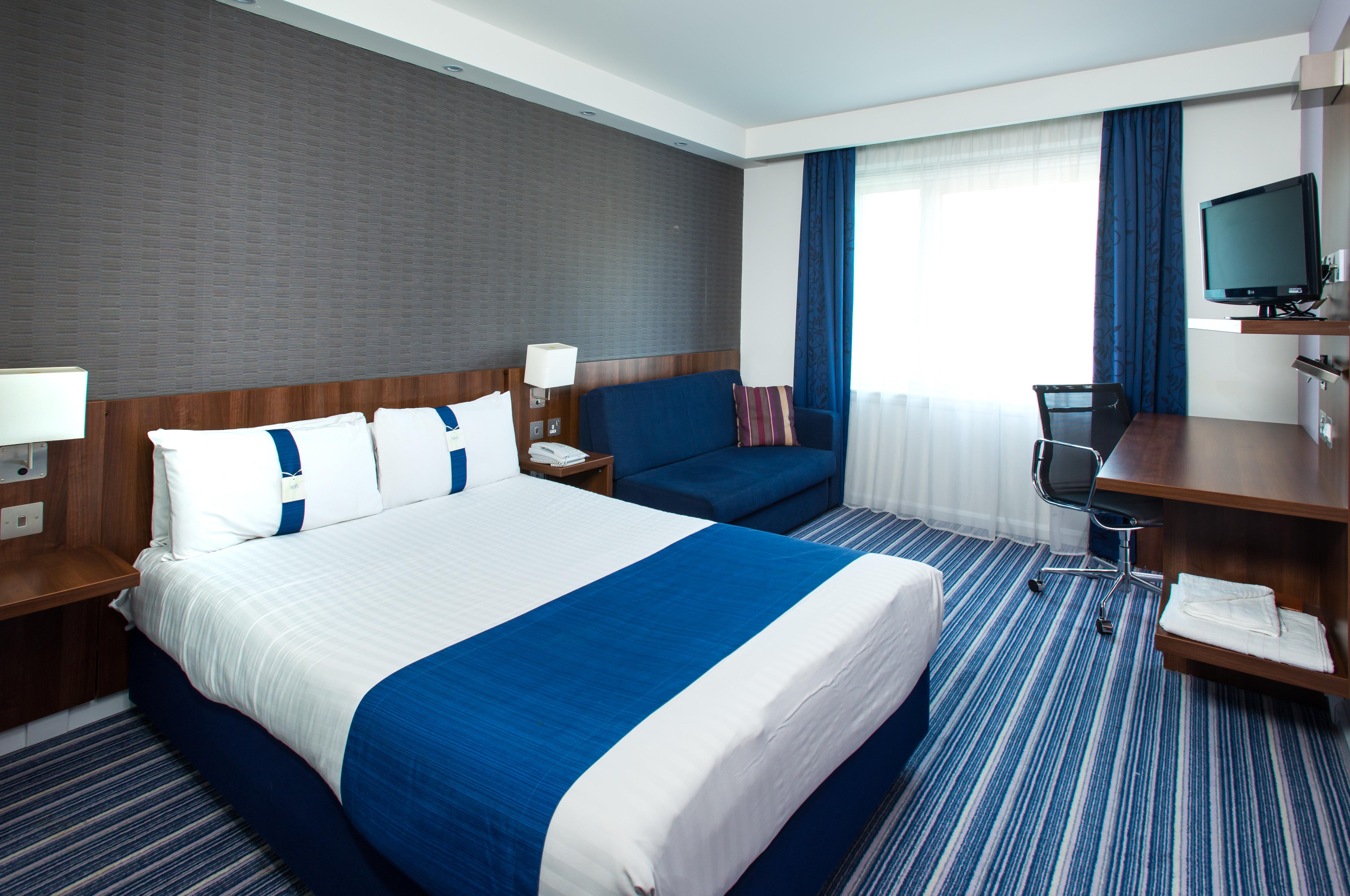 Holiday Inn Express Cambridge Duxford M11 Jct 10 By Ihg Dış mekan fotoğraf