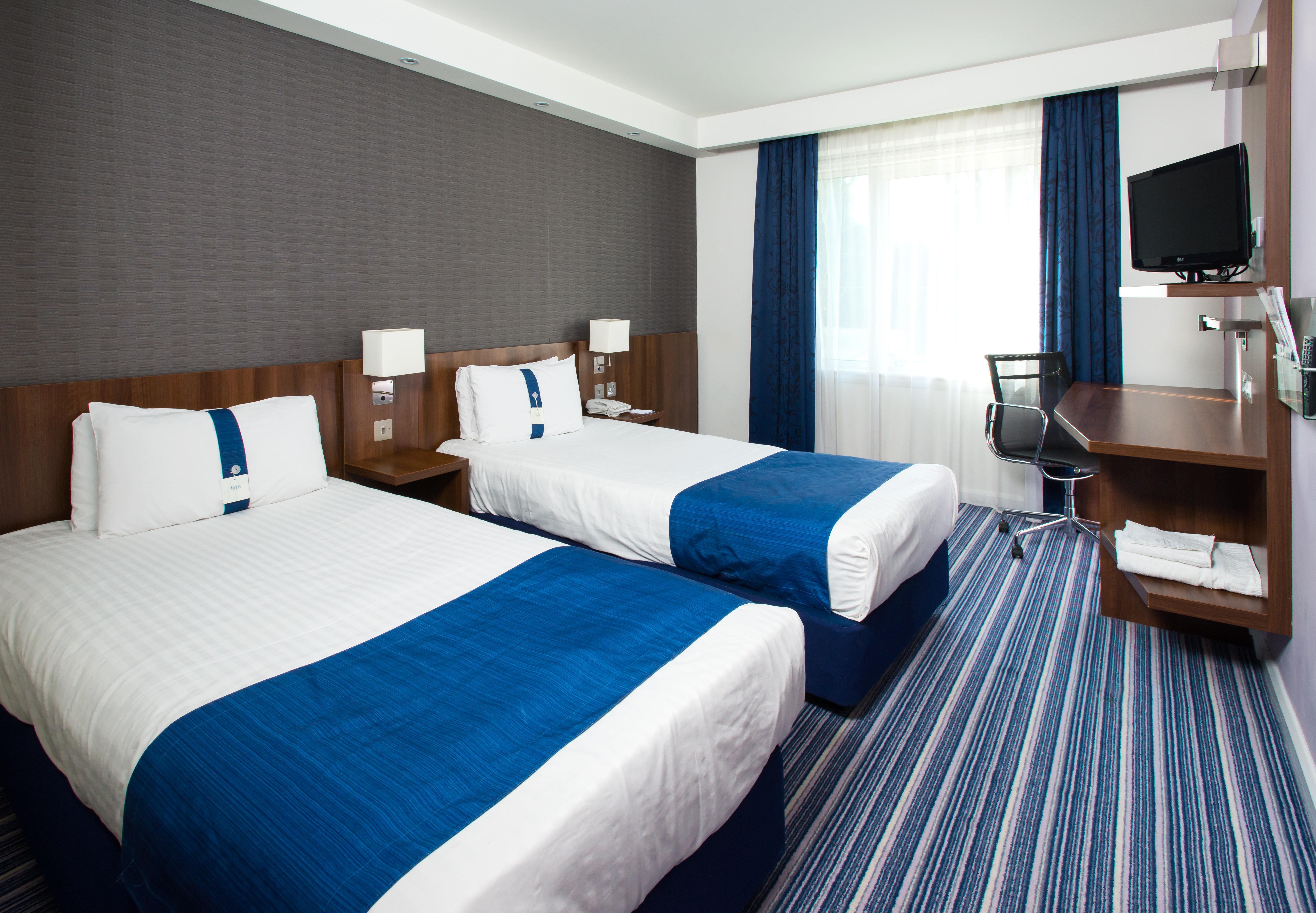 Holiday Inn Express Cambridge Duxford M11 Jct 10 By Ihg Dış mekan fotoğraf