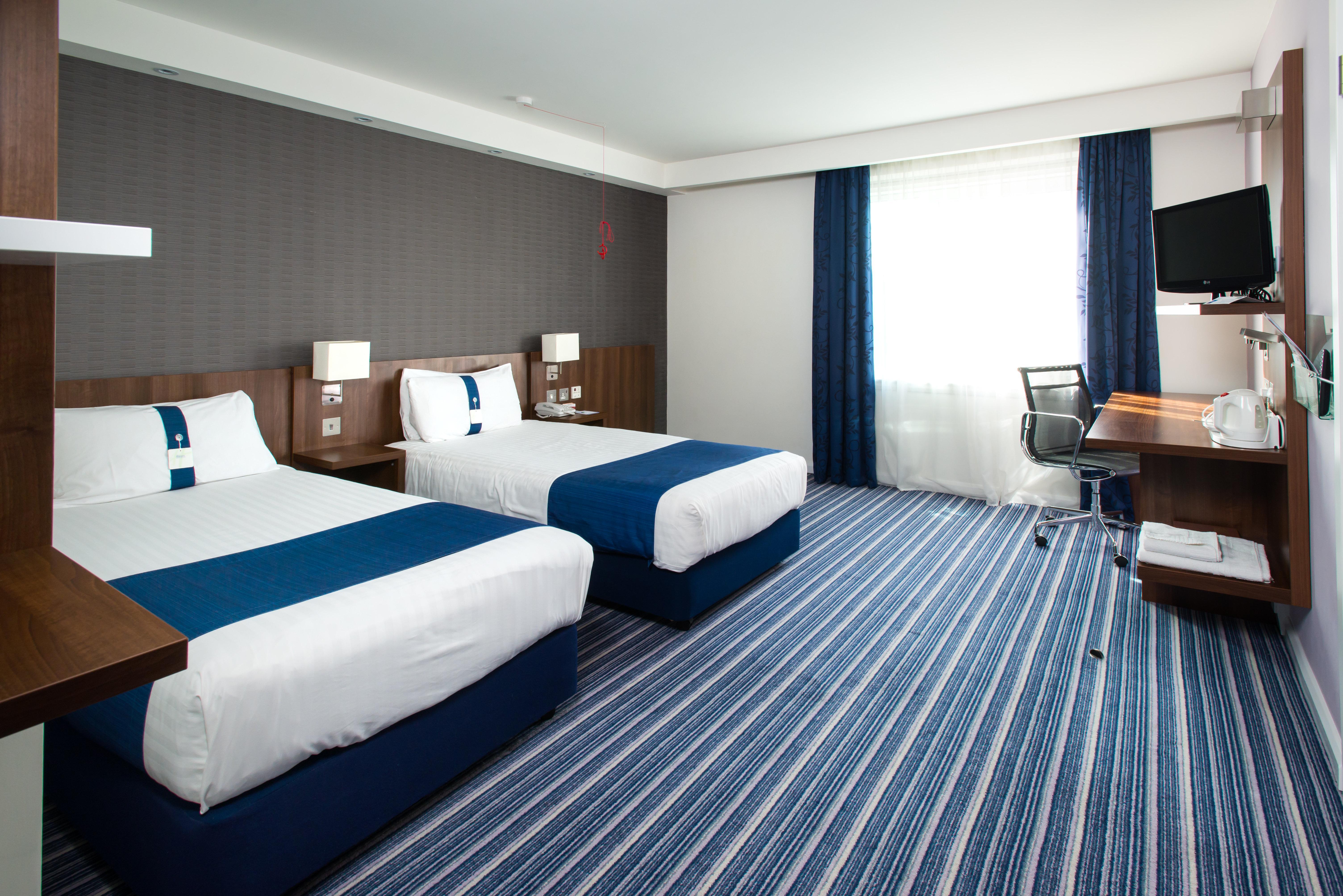 Holiday Inn Express Cambridge Duxford M11 Jct 10 By Ihg Dış mekan fotoğraf
