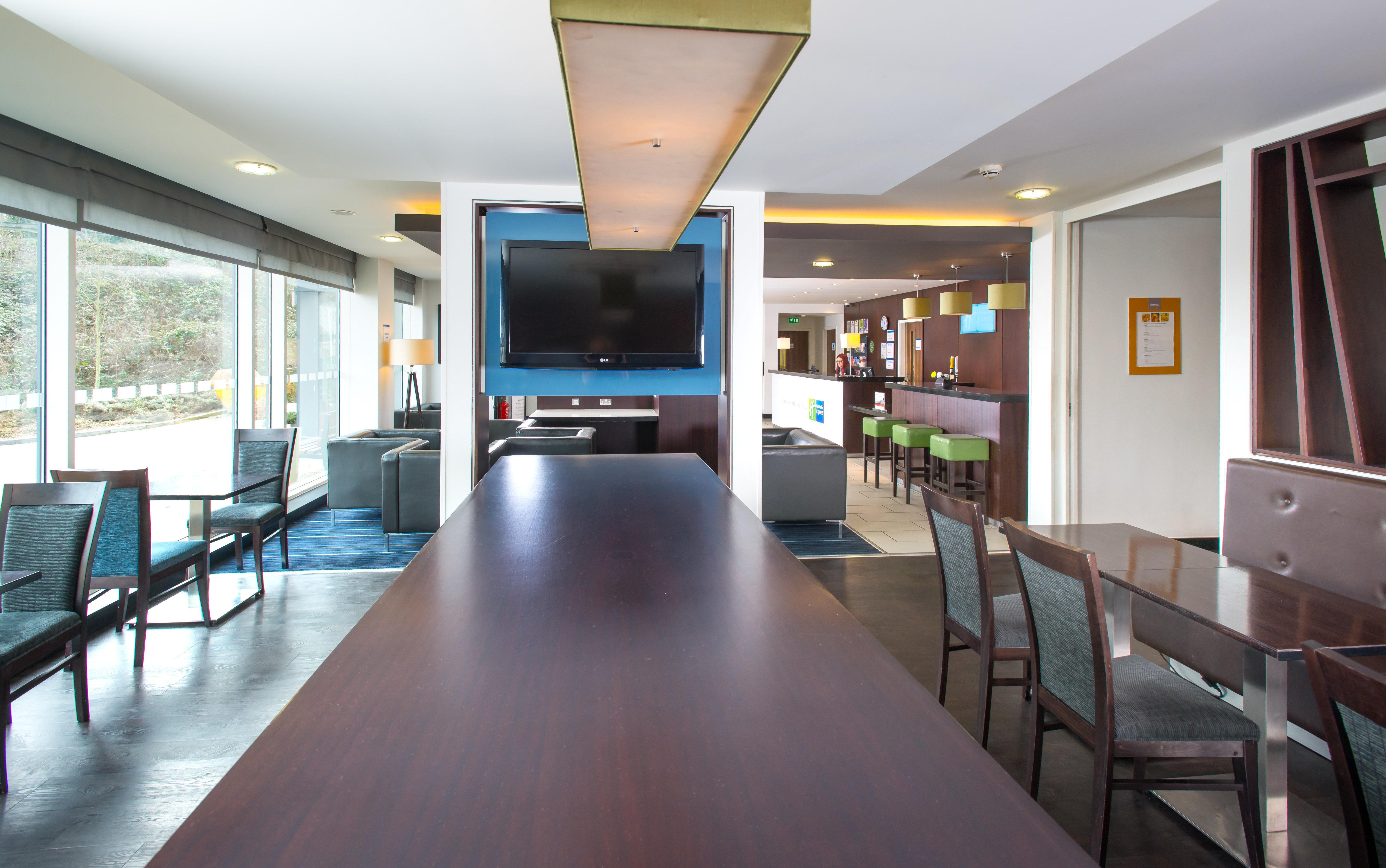 Holiday Inn Express Cambridge Duxford M11 Jct 10 By Ihg Dış mekan fotoğraf