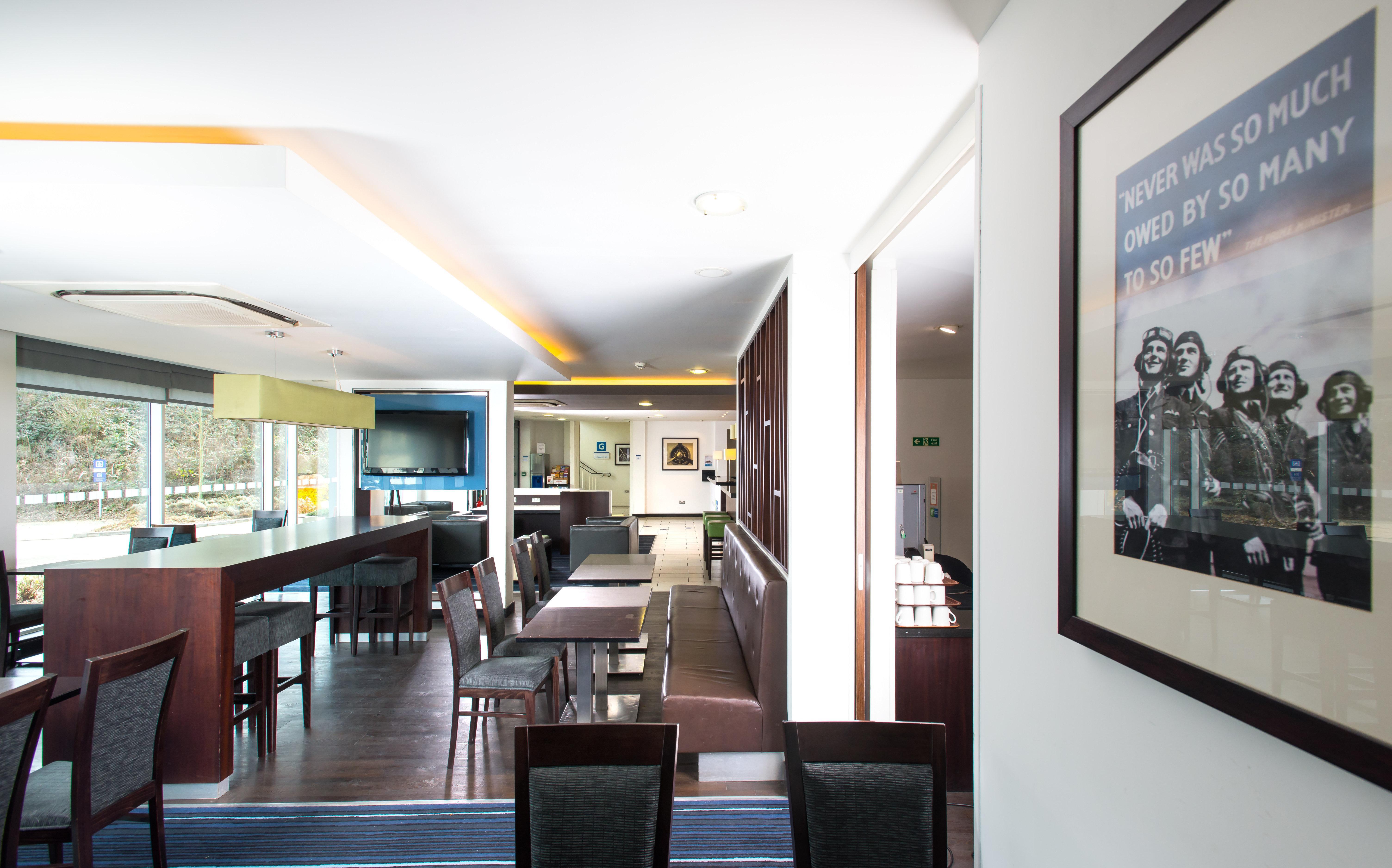 Holiday Inn Express Cambridge Duxford M11 Jct 10 By Ihg Dış mekan fotoğraf