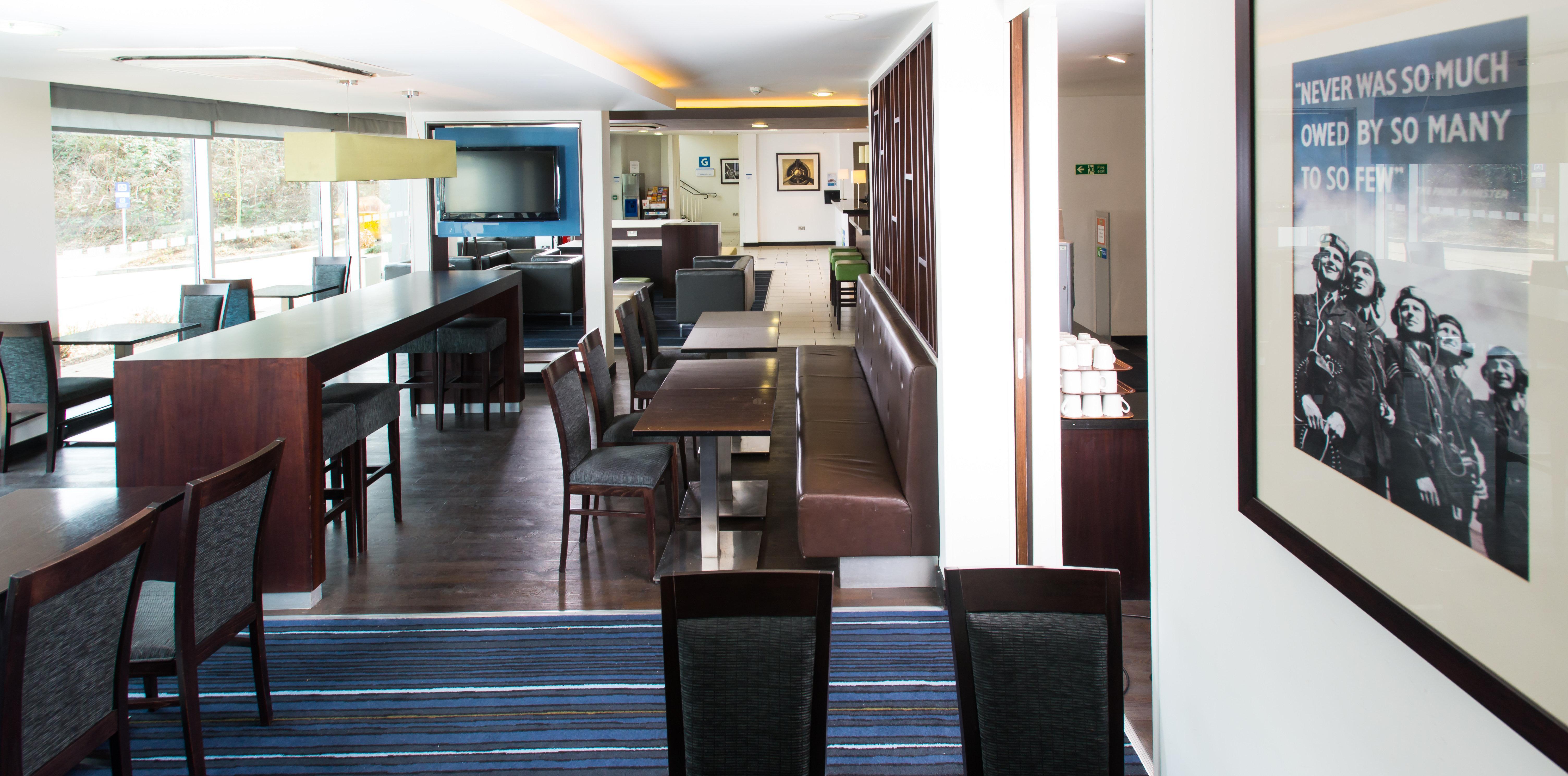 Holiday Inn Express Cambridge Duxford M11 Jct 10 By Ihg Dış mekan fotoğraf