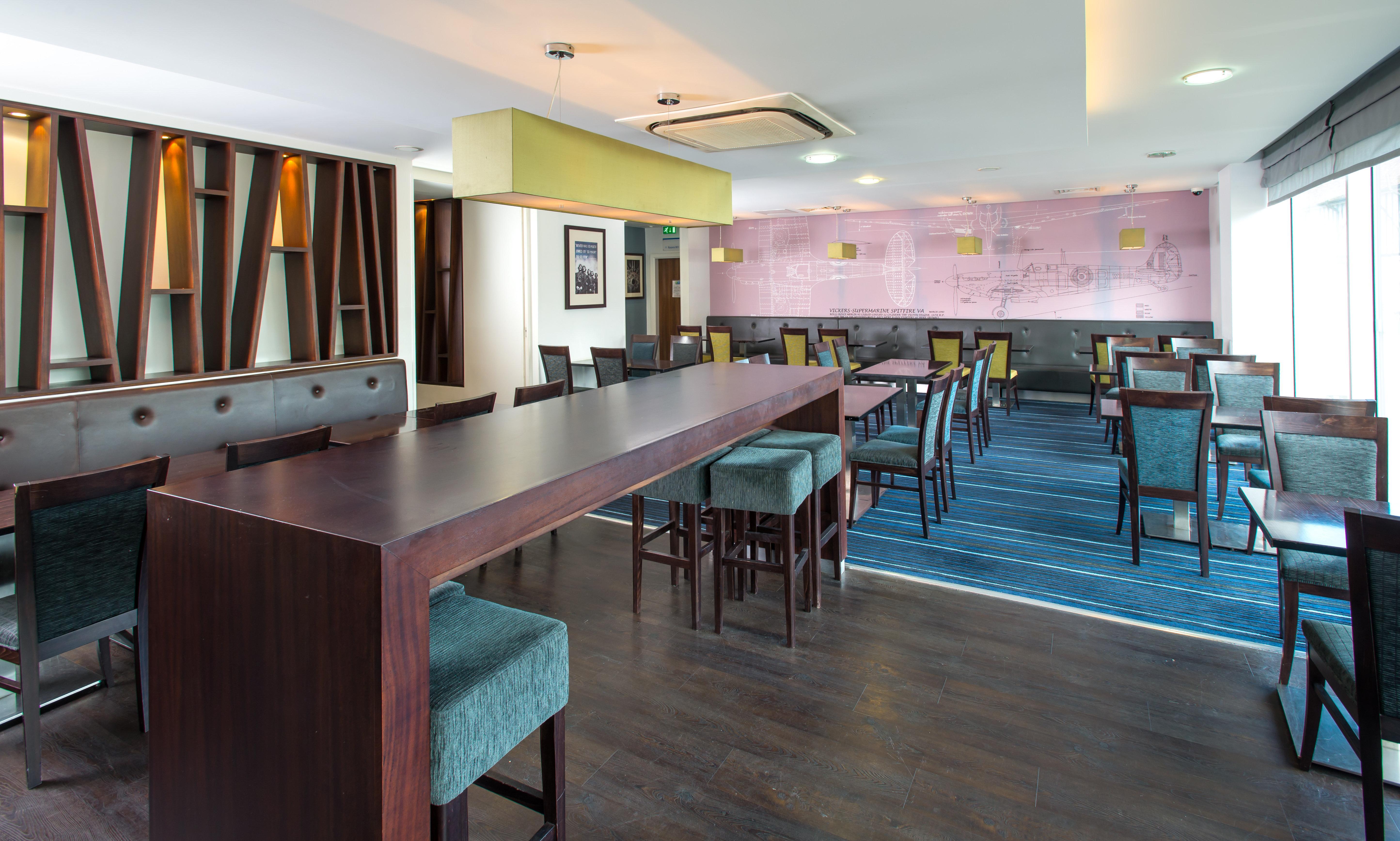 Holiday Inn Express Cambridge Duxford M11 Jct 10 By Ihg Dış mekan fotoğraf