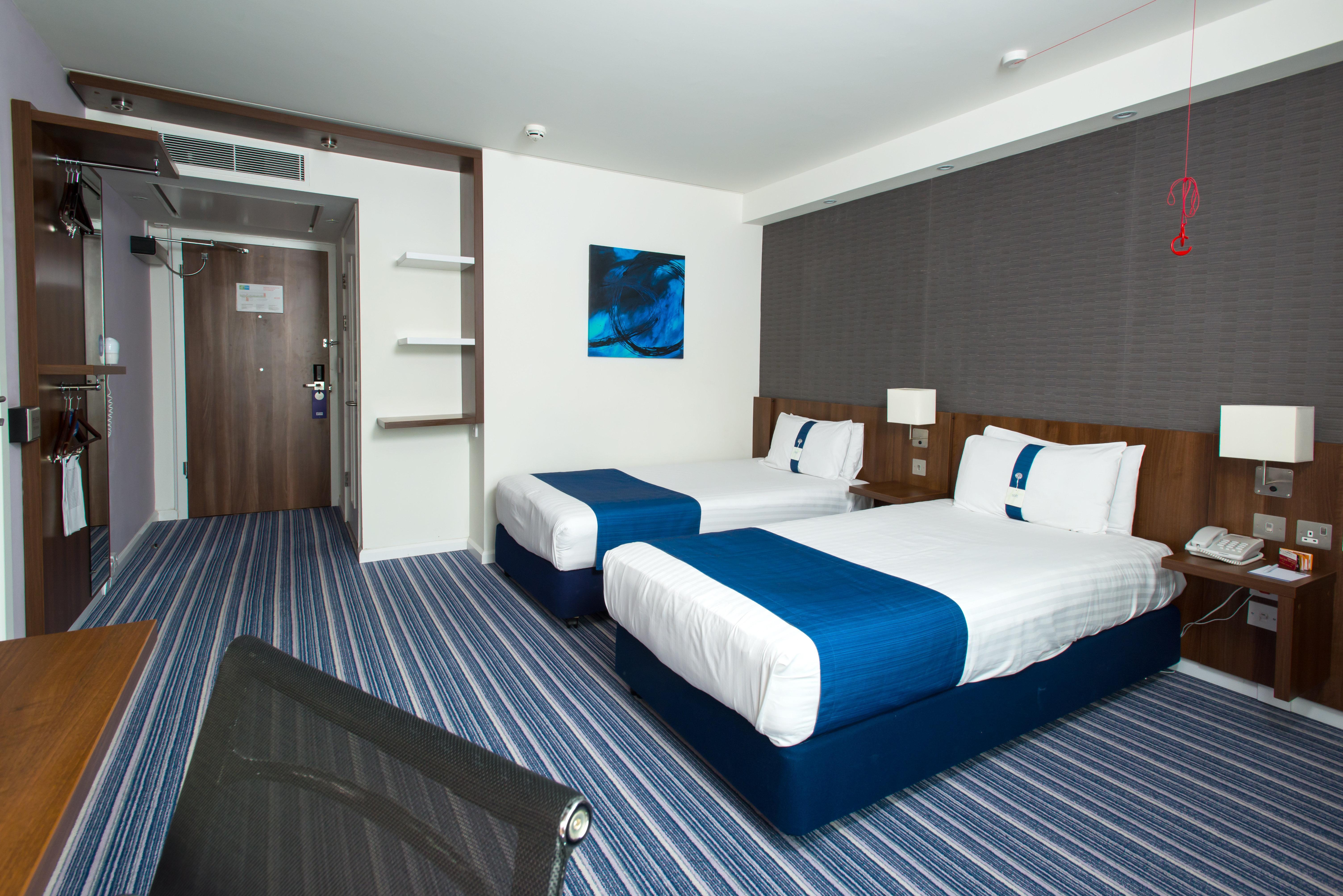 Holiday Inn Express Cambridge Duxford M11 Jct 10 By Ihg Dış mekan fotoğraf