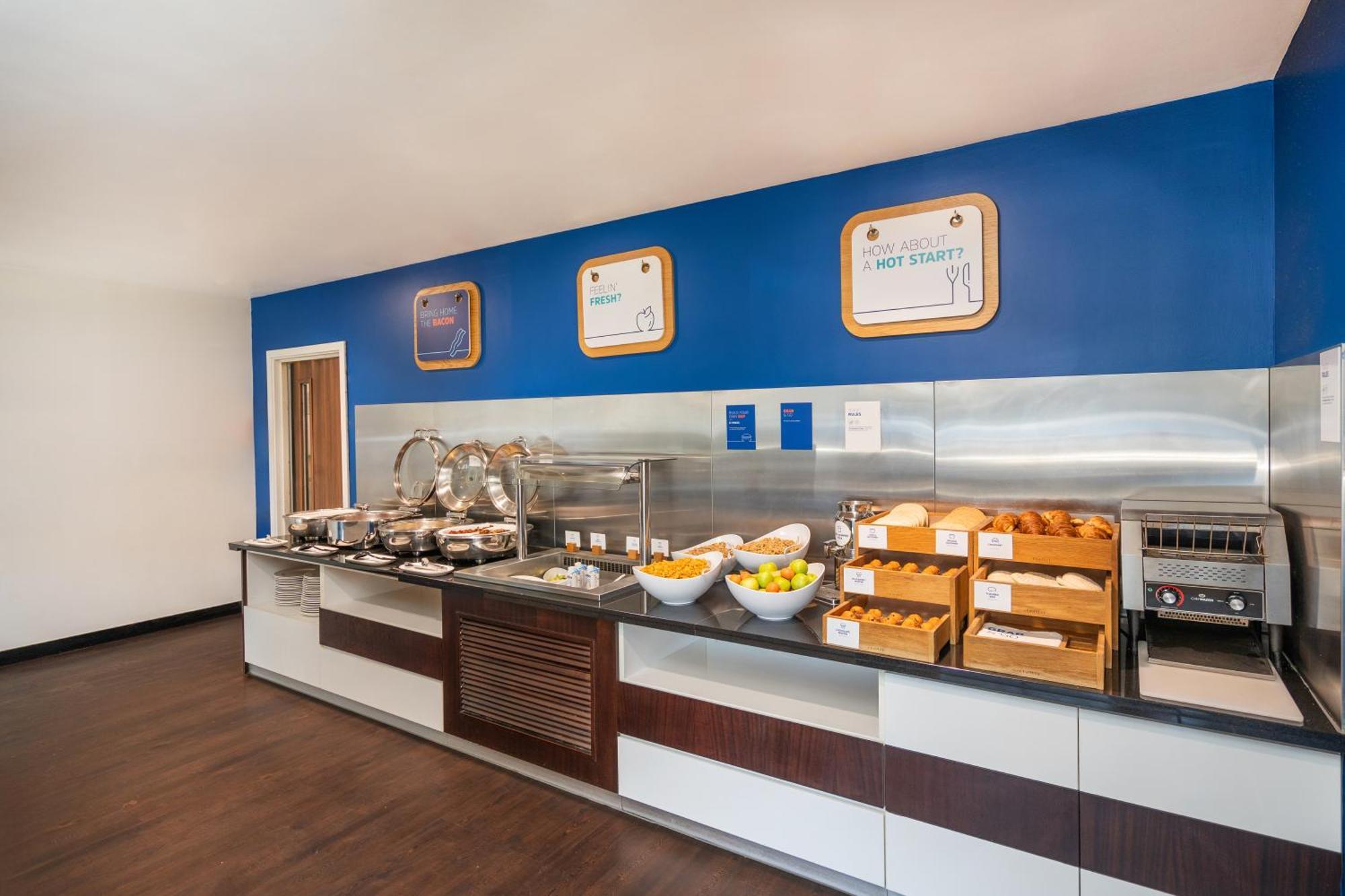 Holiday Inn Express Cambridge Duxford M11 Jct 10 By Ihg Dış mekan fotoğraf
