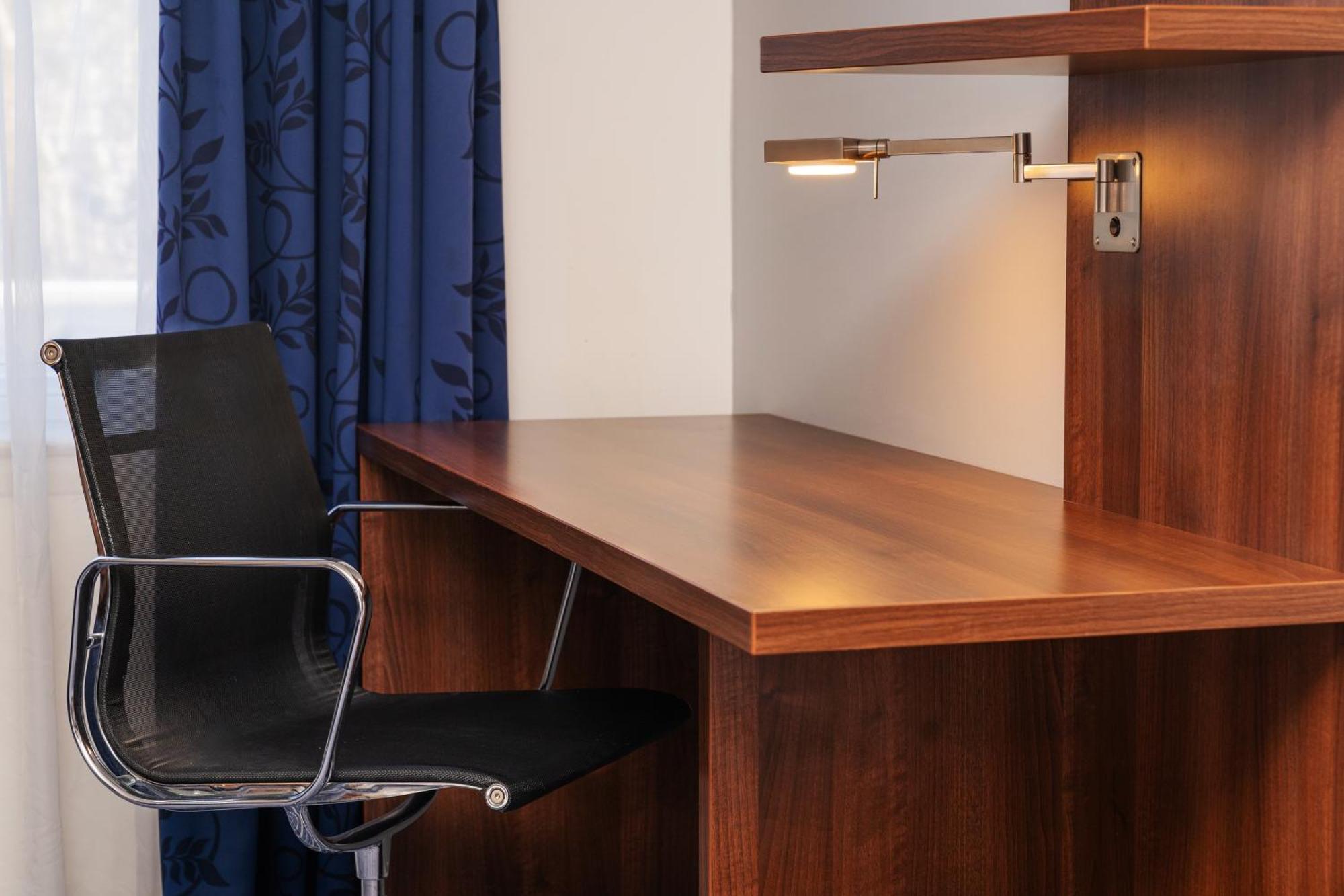 Holiday Inn Express Cambridge Duxford M11 Jct 10 By Ihg Dış mekan fotoğraf