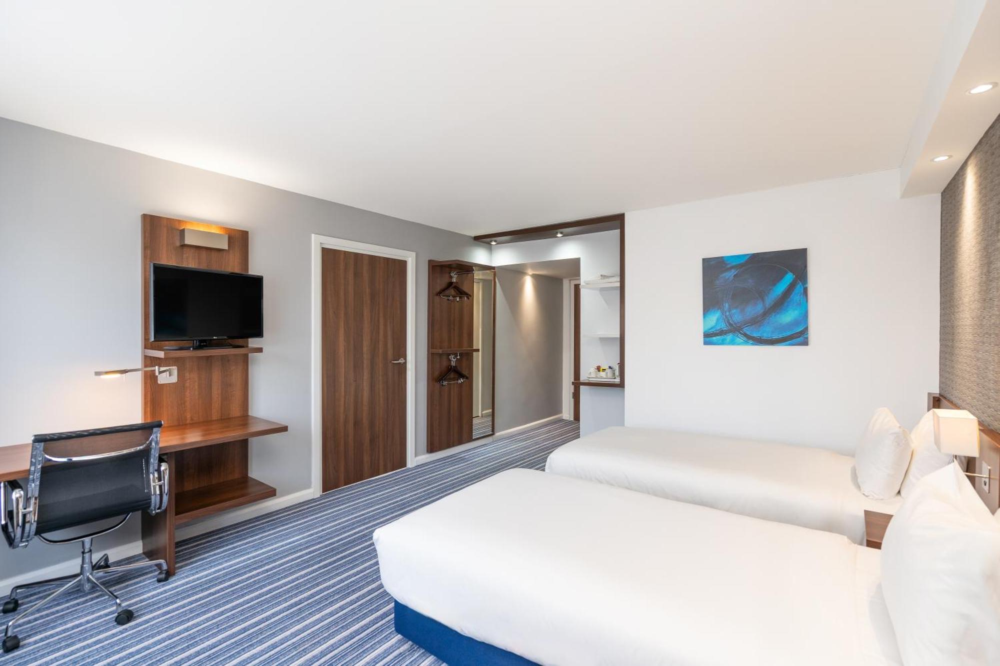 Holiday Inn Express Cambridge Duxford M11 Jct 10 By Ihg Dış mekan fotoğraf