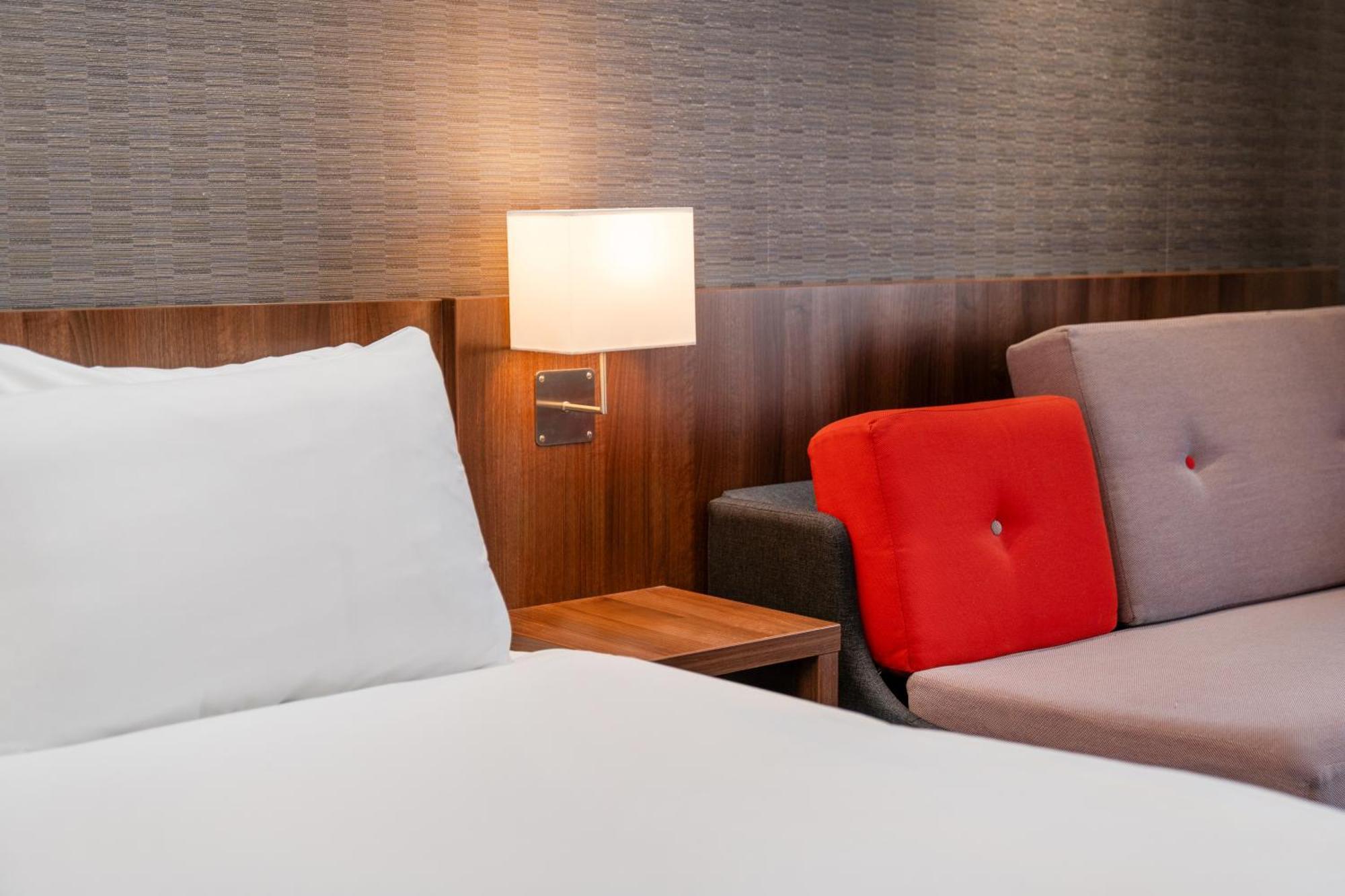 Holiday Inn Express Cambridge Duxford M11 Jct 10 By Ihg Dış mekan fotoğraf