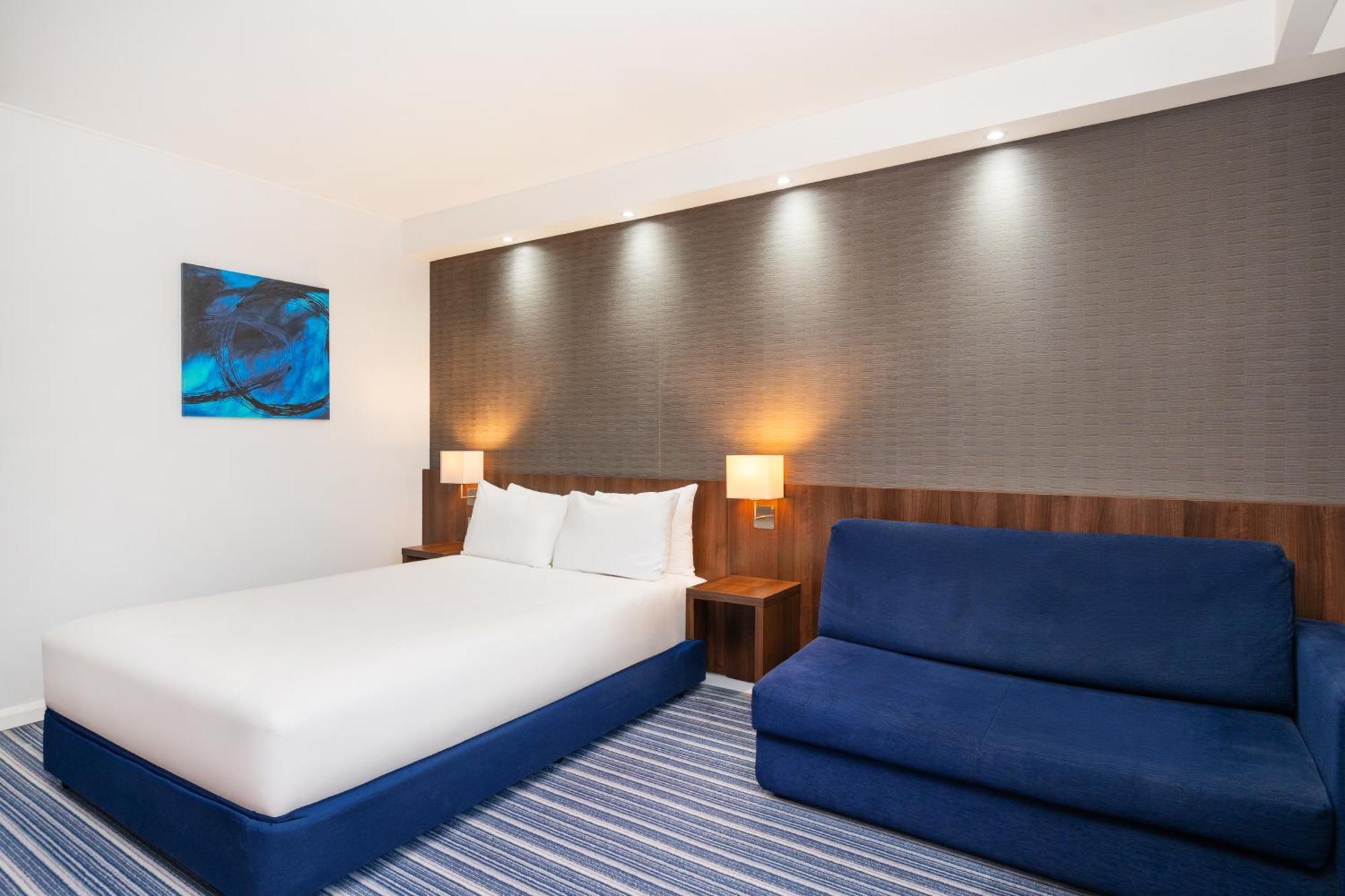 Holiday Inn Express Cambridge Duxford M11 Jct 10 By Ihg Dış mekan fotoğraf