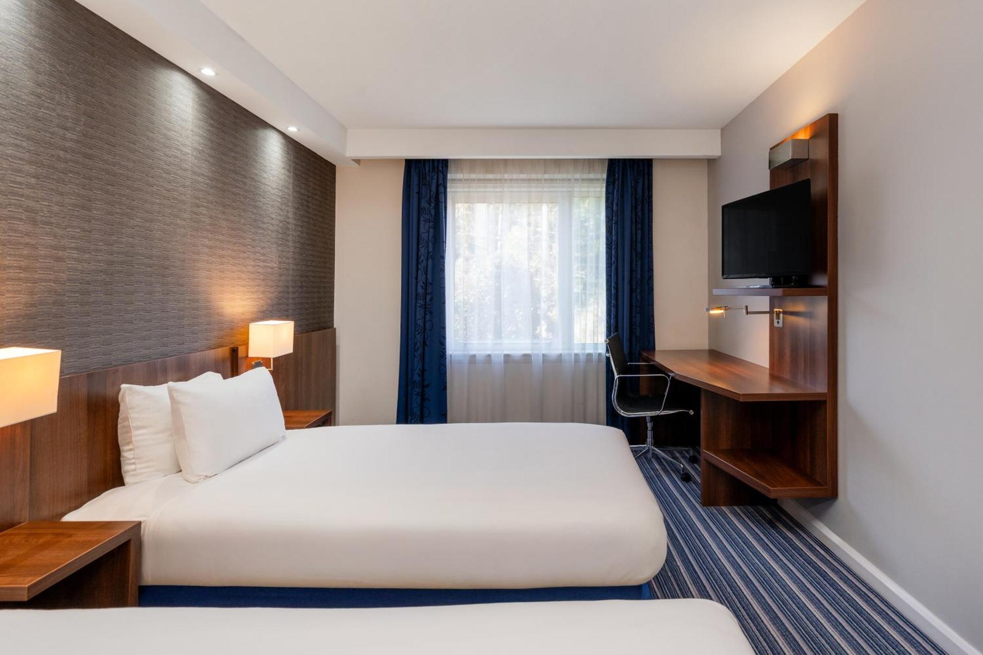 Holiday Inn Express Cambridge Duxford M11 Jct 10 By Ihg Dış mekan fotoğraf