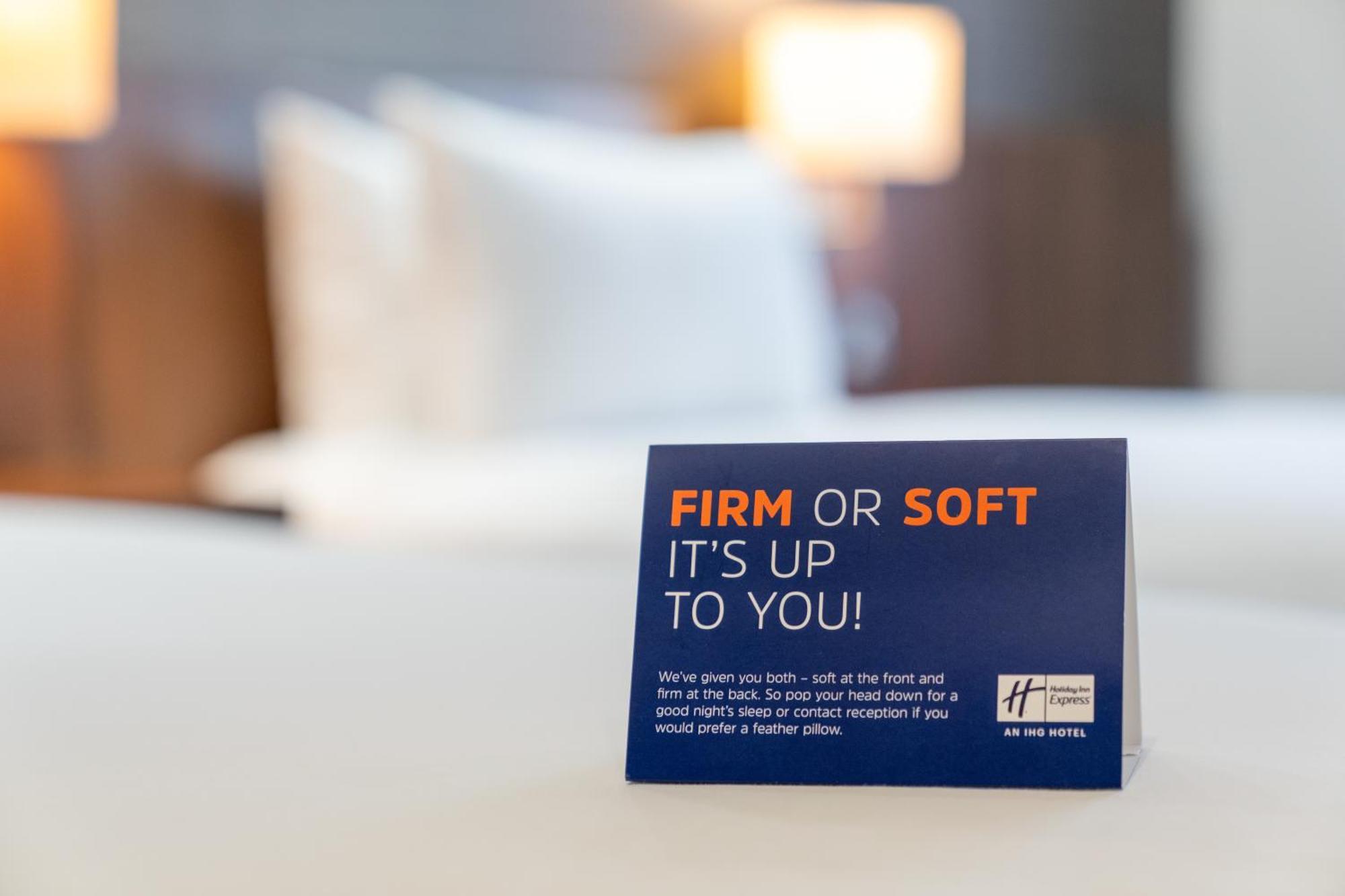 Holiday Inn Express Cambridge Duxford M11 Jct 10 By Ihg Dış mekan fotoğraf