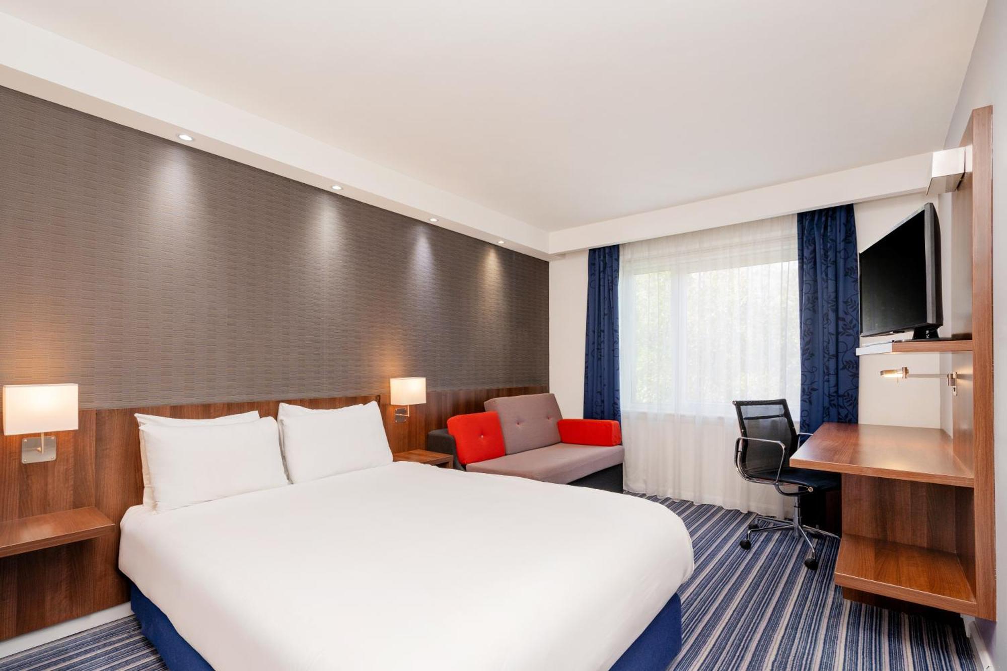 Holiday Inn Express Cambridge Duxford M11 Jct 10 By Ihg Dış mekan fotoğraf