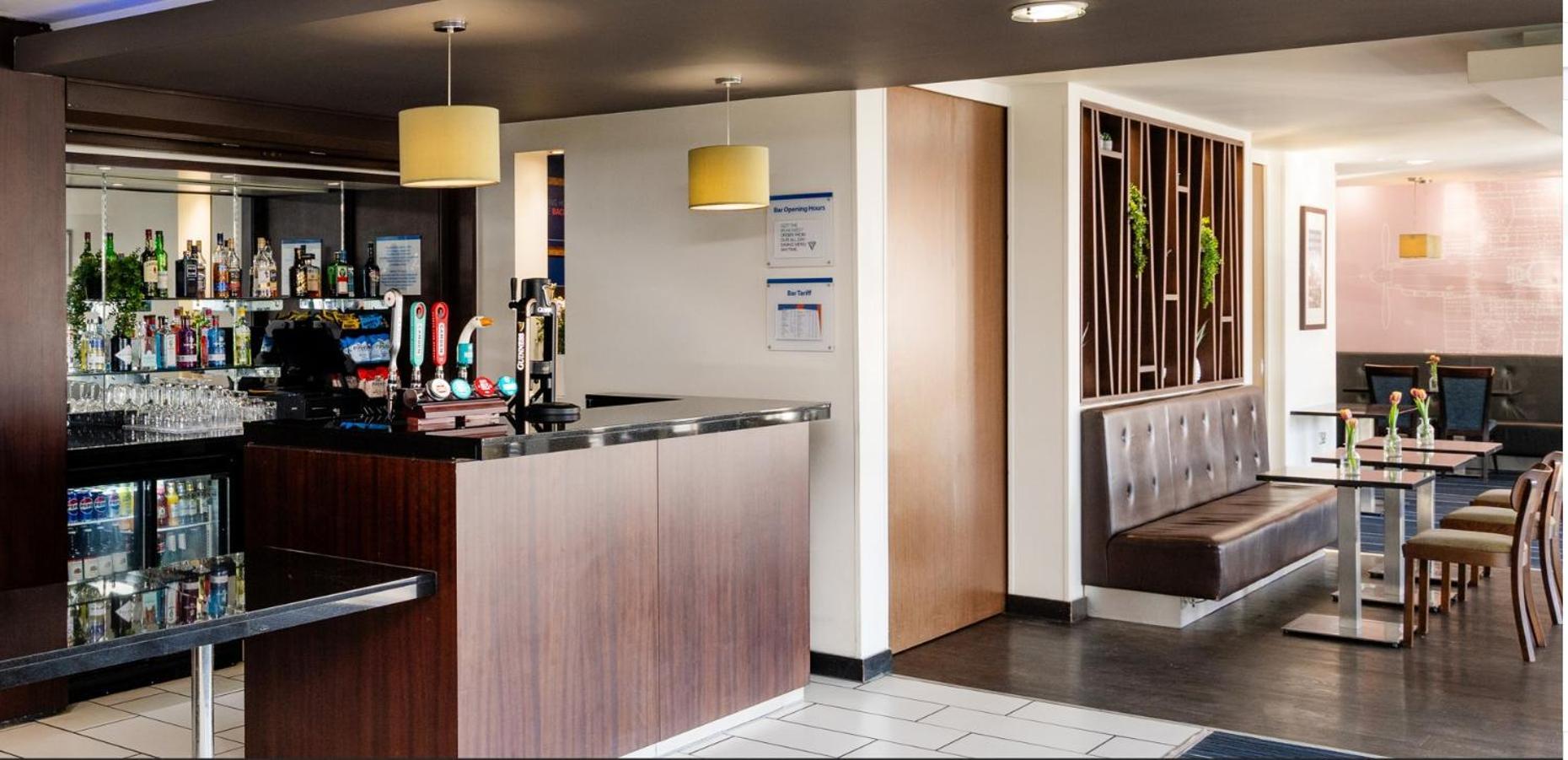 Holiday Inn Express Cambridge Duxford M11 Jct 10 By Ihg Dış mekan fotoğraf