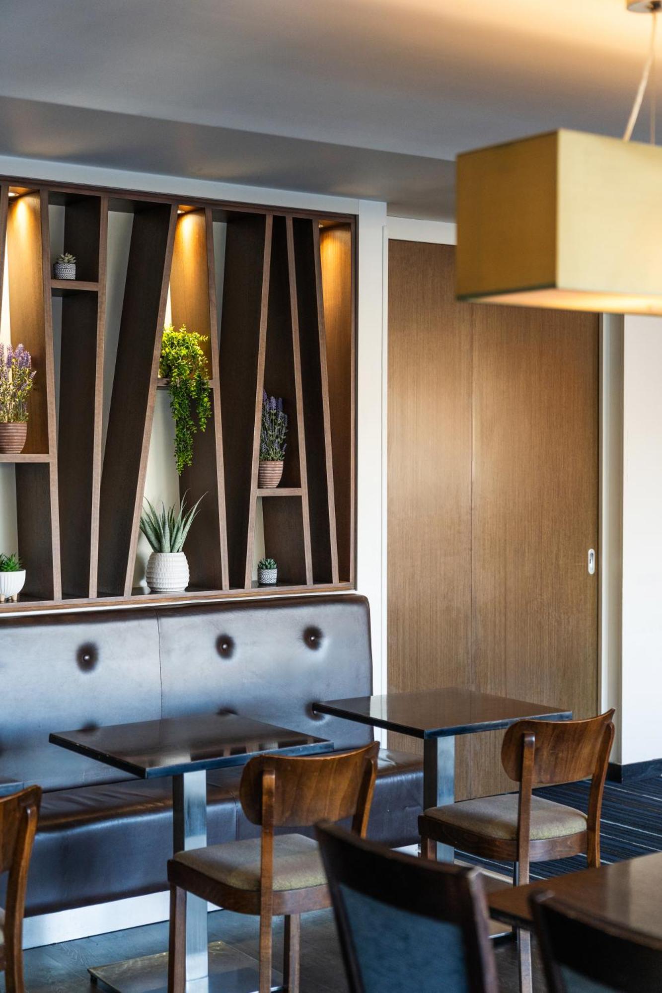 Holiday Inn Express Cambridge Duxford M11 Jct 10 By Ihg Dış mekan fotoğraf