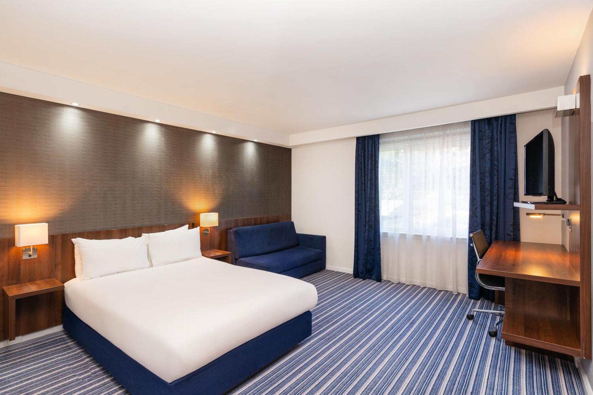 Holiday Inn Express Cambridge Duxford M11 Jct 10 By Ihg Dış mekan fotoğraf