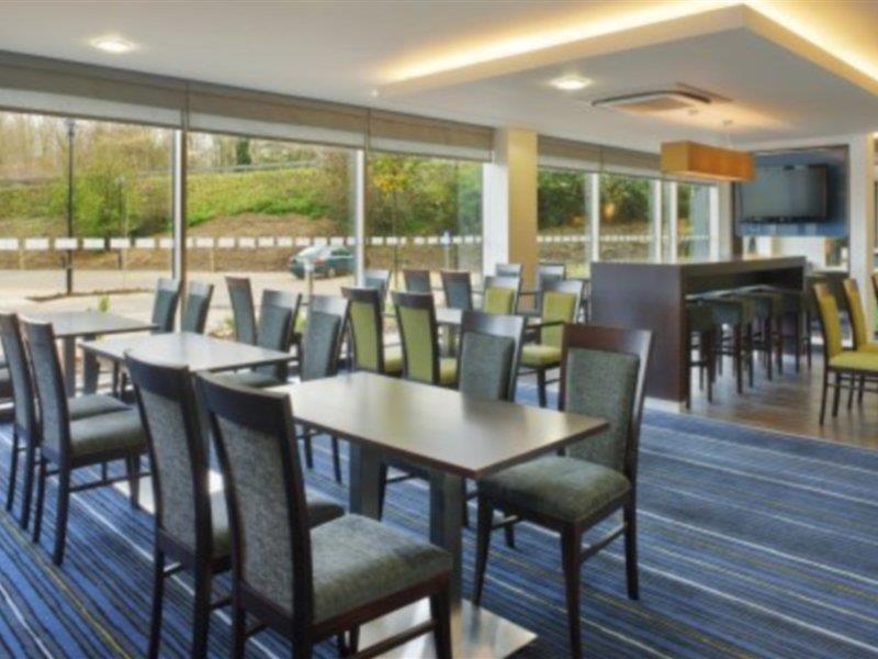 Holiday Inn Express Cambridge Duxford M11 Jct 10 By Ihg Dış mekan fotoğraf