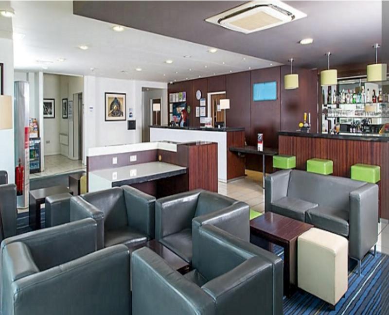 Holiday Inn Express Cambridge Duxford M11 Jct 10 By Ihg Dış mekan fotoğraf