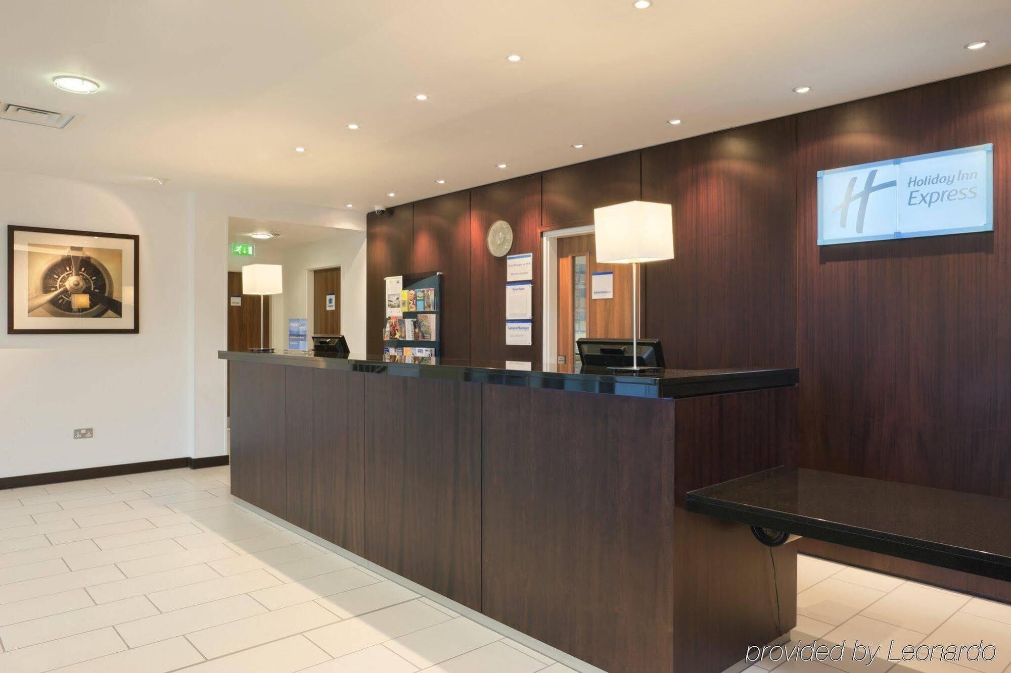 Holiday Inn Express Cambridge Duxford M11 Jct 10 By Ihg Dış mekan fotoğraf